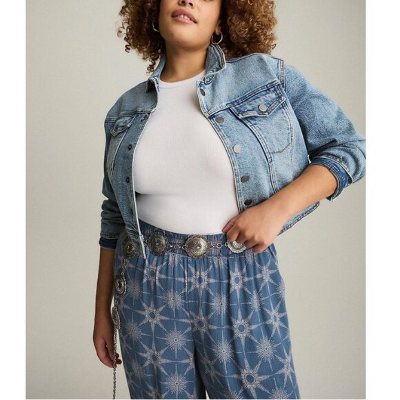 Torrid Women's Blind Spot Festi 80s Denim Trucker Jacket Plus Size 3X - Picture 1 of 9